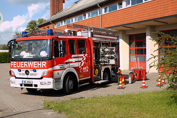 Hilfeleistungslöschfahrzeug vor der Feuer- und Rettungswache 6 in Bremen-Nord